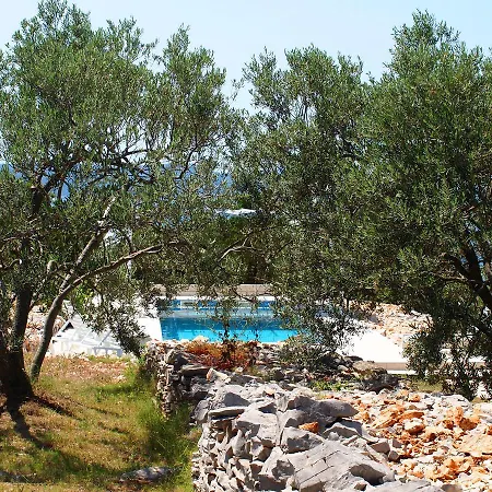 Mendula Villa
